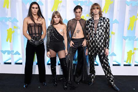 victoria de angelis nude|Maneskin VMAs Performance Uncensored: Watch New。